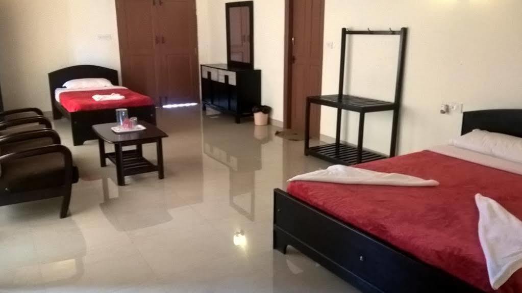 Palm Valley Resort Gonikoppal Экстерьер фото